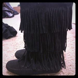 *SOLD* Like New 5 Layer Black Fringe Boots